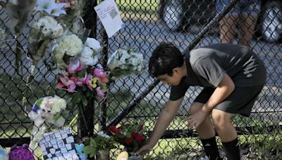 Sugar Mill Elementary students, parents, community members hold vigil for fourth-grader