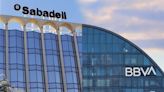 El Gobierno asume que no puede vetar la OPA de BBVA a Sabadell pero no autorizará la fusión de los dos bancos