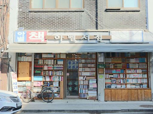 11 indie bookstores in Singapore that are in our good books