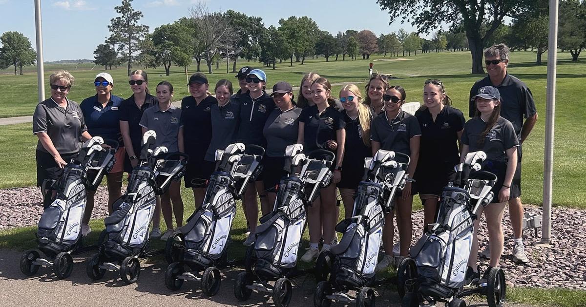 Northwest girls golf receives six new golf sets