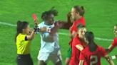 Salvaje puñetazo de una jugadora del Congo a una rival marroquí... ¡en un amistoso! - MarcaTV