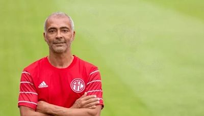 Romario anunció que vuelve al fútbol a los 58 años: “Cumpliré el sueño de jugar con mi hijo”