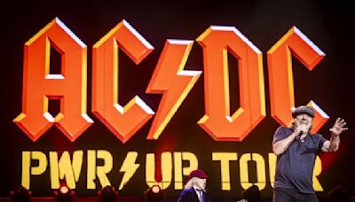 "C'était fabuleux": les images du concert unique d'AC/DC à Paris