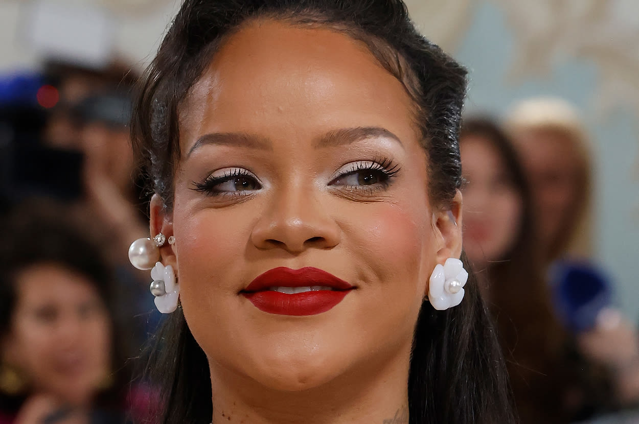 A Video Of Rihanna "Annoying" And "Stressing" Out A$AP Rocky Has Now Turned Into A Hilarious Meme