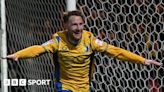 Stephen Quinn: Mansfield Town midfielder signs new one-year deal