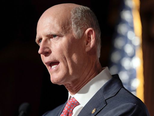 El senador Rick Scott entra en la carrera para suceder a Mitch McConnell como líder republicano del Senado - La Opinión