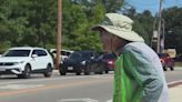 91-year-old woman greets drivers daily with a ‘Be kind’ sign