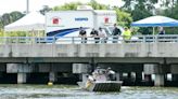 Hallaron un cráneo humano sin mandíbula encadenado a una mancuerna en una vía fluvial de Nueva Orleans