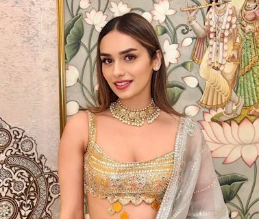 Manushi Chhillar Seeks Blessings At Siddhivinayak Temple, Calls It 'Best'