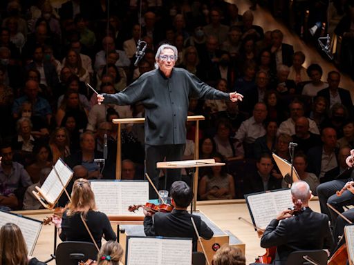 Review: Michael Tilson Thomas Returns to New York, and Mahler