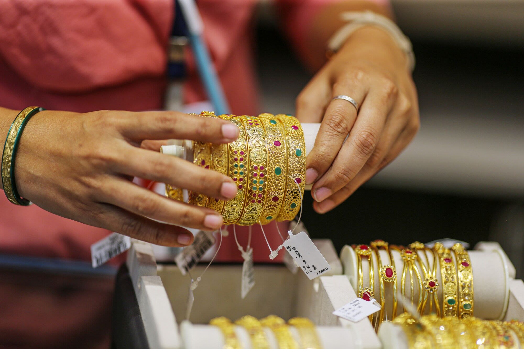 India Cuts Gold Import Tax in Boost to Local Jewelry Makers