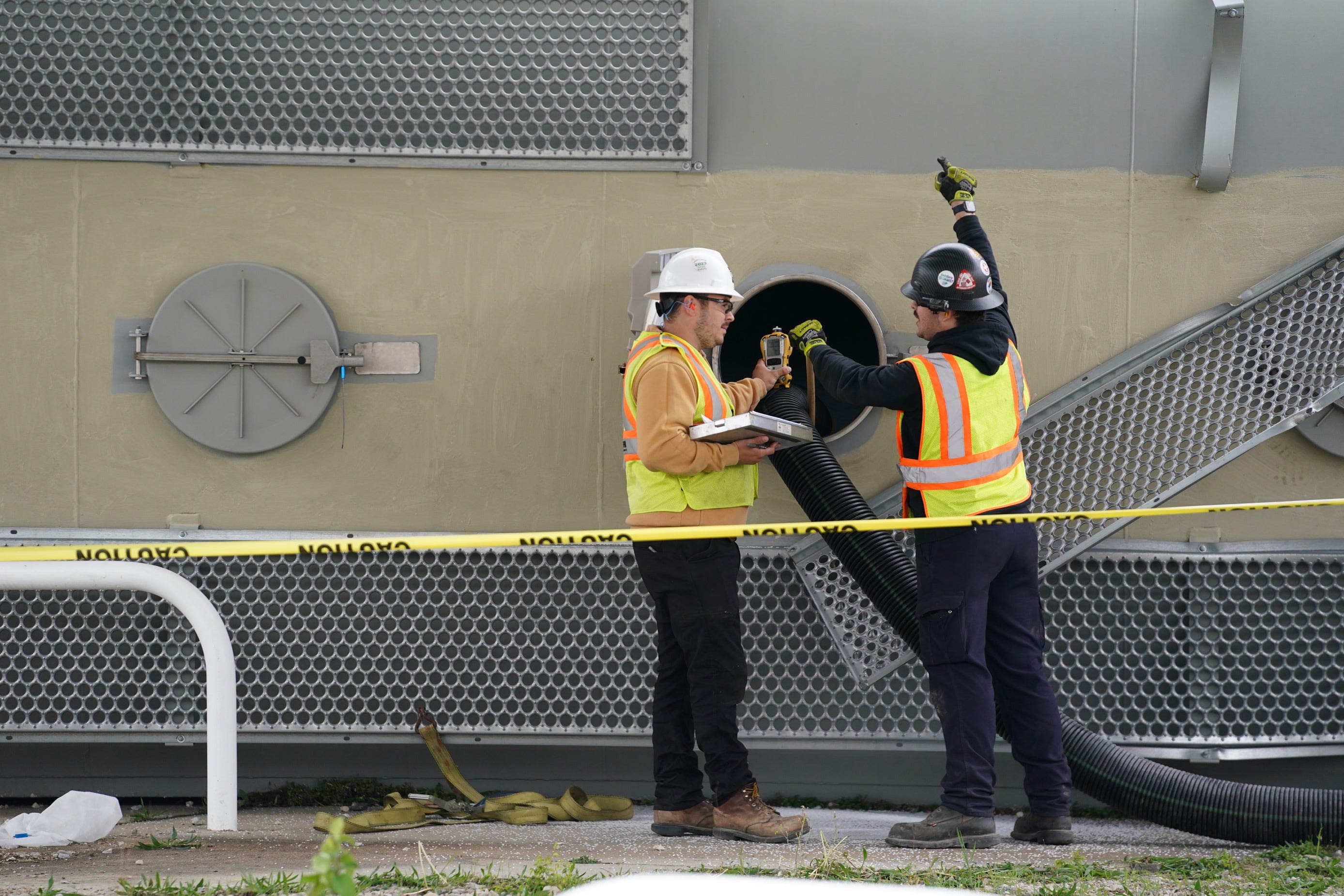 Derailed train between Wyoming, Lockland carried hazardous materials