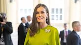 Comprobamos el efecto Letizia en Londres: 'sold out' del vestido de la coronación y lista de espera