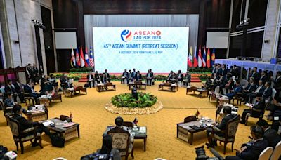 SE Asian summit urges end to Myanmar violence but struggles for solutions