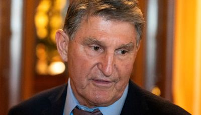 Manchin, GOP senators move to overturn retirement investment planning rule