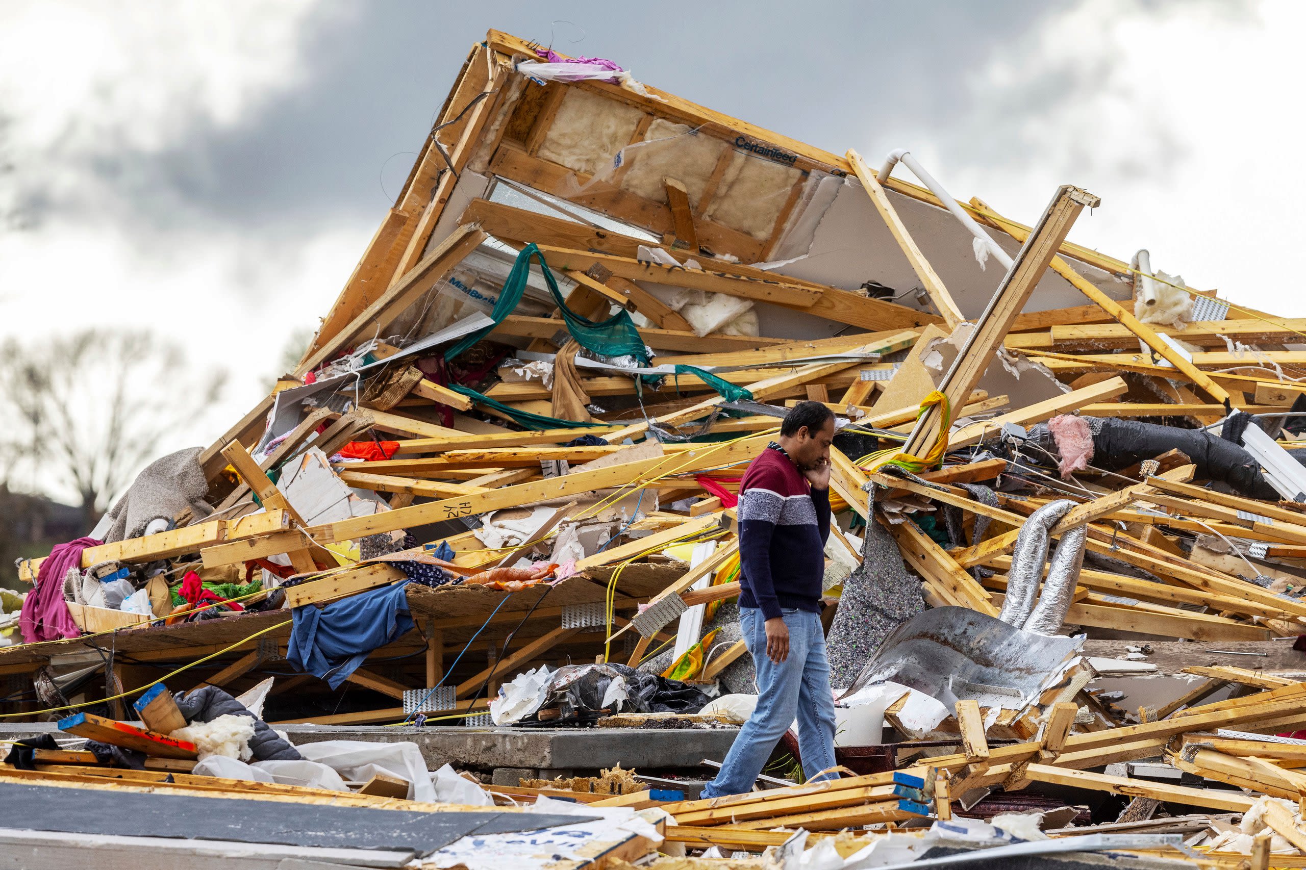 Homes, businesses damaged as tornadoes pummel Midwest