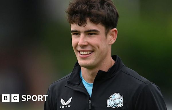 Josh Baker: Worcestershire spin bowler dies, aged 20