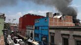 Incendio en Plaza Comercial del Centro de CDMX deja varios bomberos con intoxicación