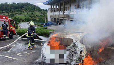 五指山國軍公墓驚傳火燒車 火勢12分鐘撲滅只剩骨架 - 社會