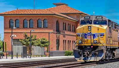 Returns On Capital At Union Pacific (NYSE:UNP) Have Hit The Brakes