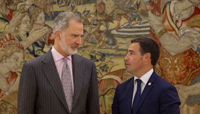 "Felicidades, lehendakari": Felipe VI recibe a Imanol Pradales tras asumir el cargo de lehendakari
