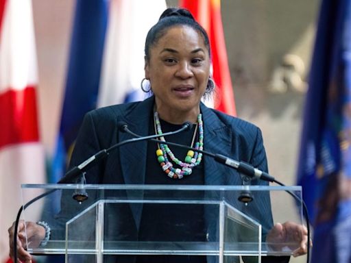 Dawn Staley asks Obama to ‘borrow’ Michelle for ‘4 short years’