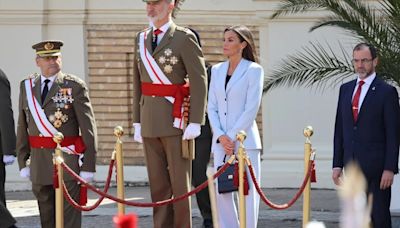 El rey Felipe VI realiza su tercera jura de bandera en la Academia Militar de Zaragoza ante la mirada orgullosa de la princesa Leonor