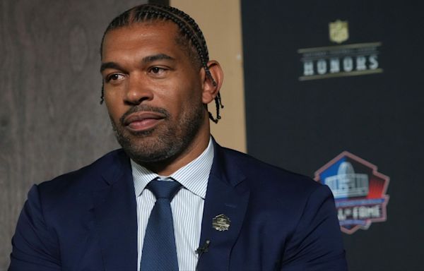 WATCH: Panthers great, soon-to-be HOFer Julius Peppers receives his Gold Jacket