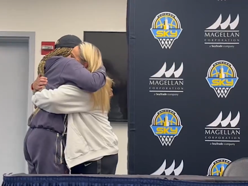 Teresa Weatherspoon, Becky Hammon Share Long Embrace Before Aces-Sky Game