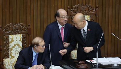 立法院會 韓國瑜與柯建銘、周萬來交換意見 (圖)