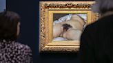 Une peintre amatrice revisite "L’Origine du monde" de Courbet, le maire de Saint-Raphaël censure ses toiles
