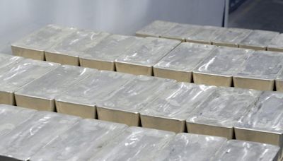 Spot Silver Tops $30 an Ounce to Hit Highest Since 2013