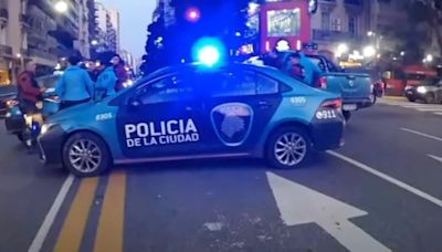 Otro accidente de tránsito fatal, esta vez en la Ciudad de Buenos Aires: murió un hombre que fue atropellado por un taxi en la 9 de Julio