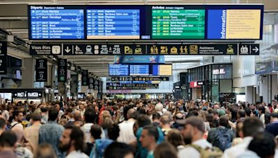 Attaque contre la SNCF: à la gare Montparnasse, des passagers restent à quai