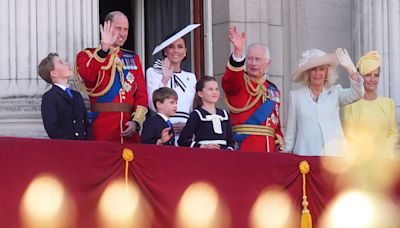 Kate, princesa de Gales, se une a la realeza en el balcón del Palacio de Buckingham en su primera aparición pública tras el diagnóstico de cáncer