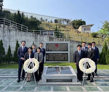 自民黨青年局弔唁李登輝 鈴木貴子：在天上幫我們上了一堂課