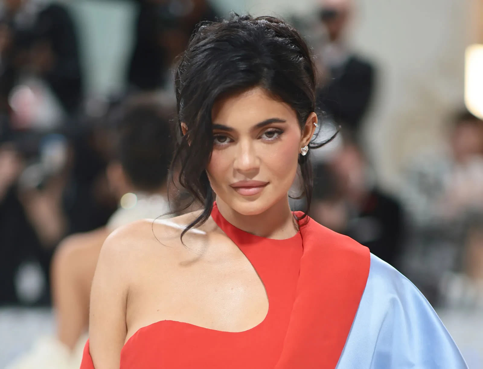 Kylie Jenner's Alleged Cosmetic Procedures: Fans Speculate on New Selfies and Met Gala Appearance