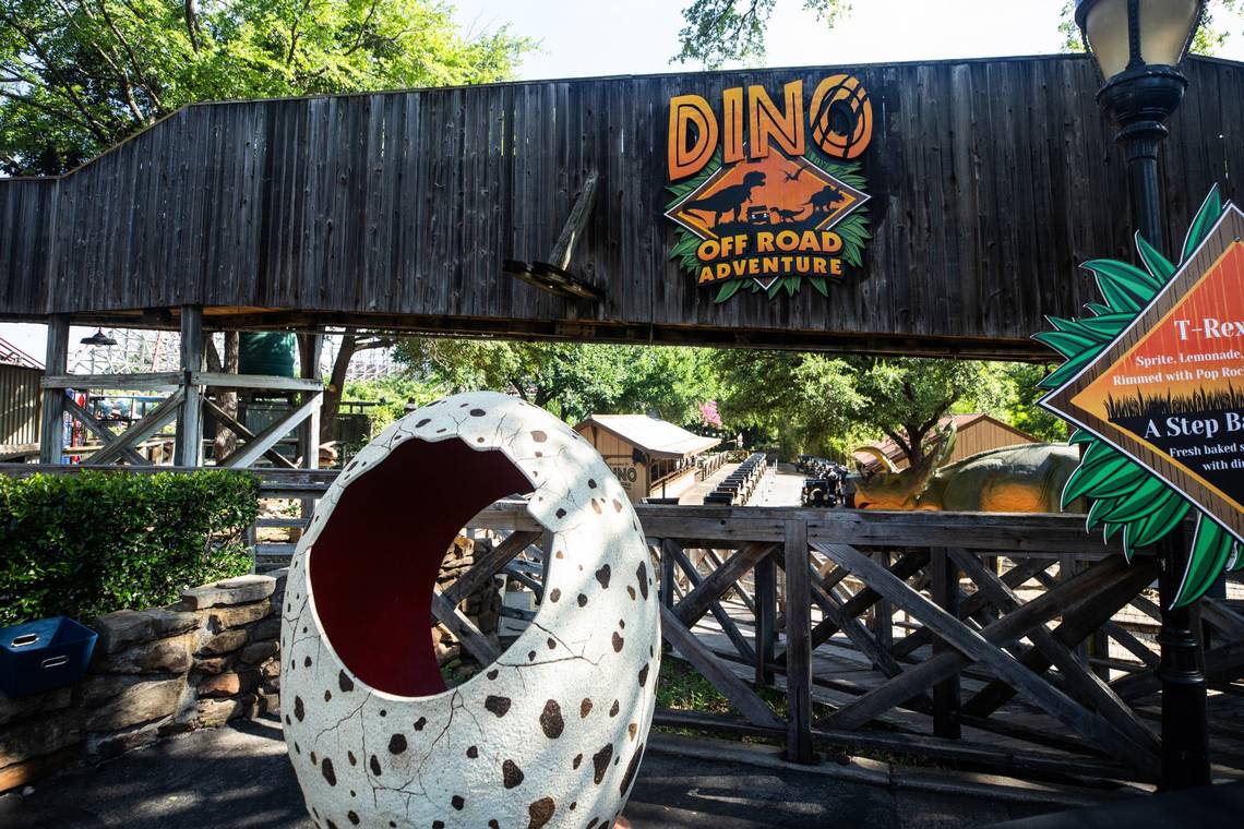 A first look at the Dino Off Road Adventure in Six Flags over Texas. We have pictures