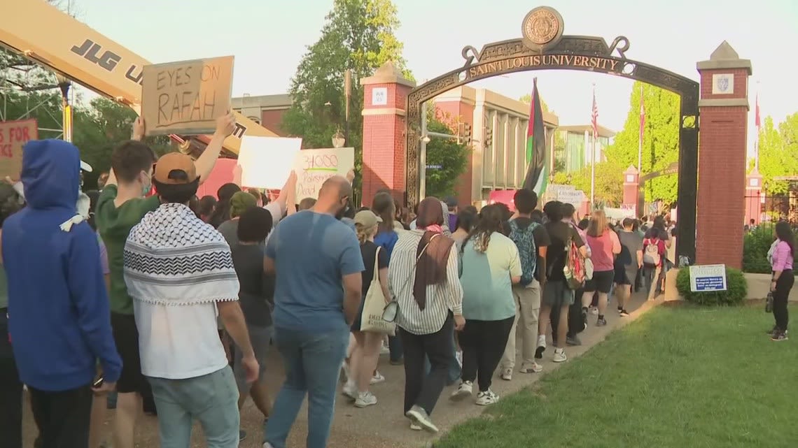 Hundreds turn out for pro-Palestinian protest at Saint Louis University