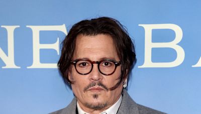 Johnny Depp se refiere a su “trágica” carrera en Hollywood en su discurso de aceptación de un premio