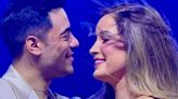 Video: Carlos Rivera y Cynthia Rodríguez sorprenden compartiendo escenario