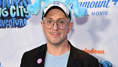 “Blue's Clues ”Star“ ”Steve Burns Uses Show's 'Empowering' Song to Push Grads Toward Their 'Dream' in Commencement Speech