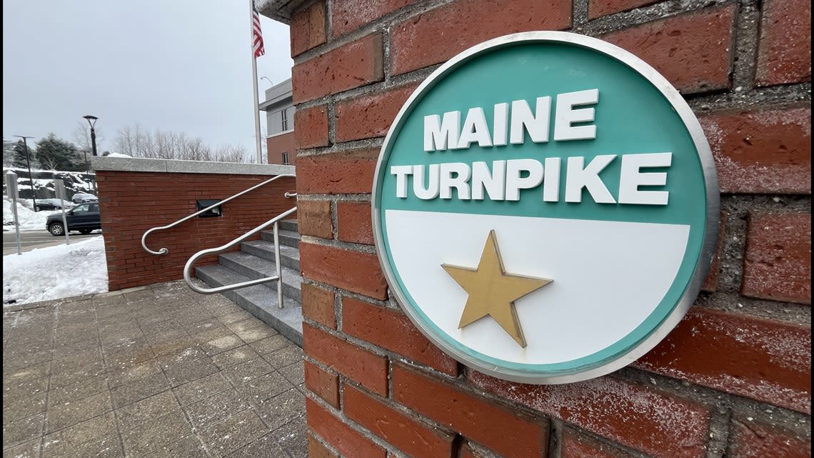 Maine Turnpike crash near Wells causes traffic delays
