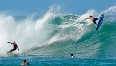 Mason and Michael Ho Trade Off and Score Ala Moana Bowls