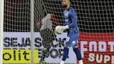 São Paulo respalda Jandrei e não pretende trazer novo goleiro na janela