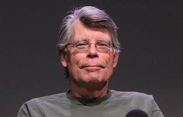 Stephen King's comment about Donald Trump killing a dog goes viral