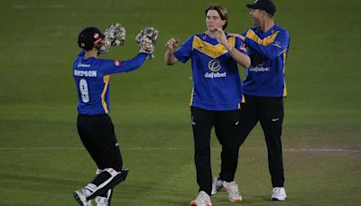 Coles fires Sussex to maintain push for knockouts