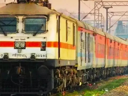 Fire in Gorakhpur-bound train near Mumbai; passengers safe | Mumbai News - Times of India
