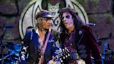 Johnny Depp regresa a los escenarios con su banda Hollywood Vampires tras fracturarse el tobillo