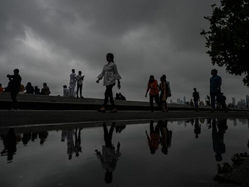 Orange alert sounded for city as heavy rain, thunderstorm sweeps Mumbai suburbs